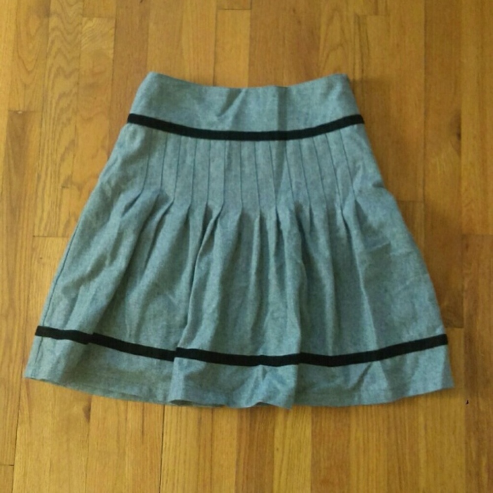 Gray pleated skirt